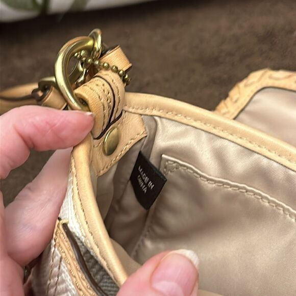 COACH BLEEKER VACHETTA LEATHER FLORAL APPLIQUÉ & FABRIC WRISTLET LTD ED 2007 EUC - Picture 11 of 14